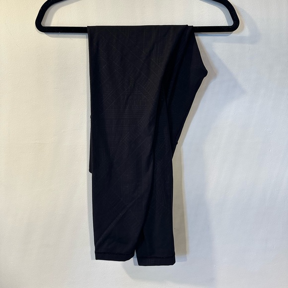 Lululemon printed black leggings - Picture 2 of 3